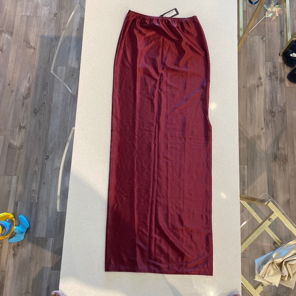 Satin split side maxi skirt from Pretty Little Thing - Picture 1 of 6